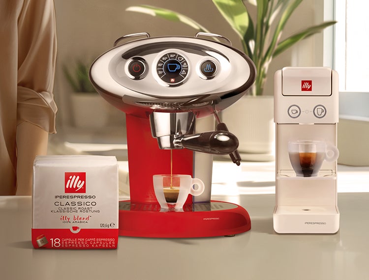 illy espresso machine pulling a fresh espresso shot
